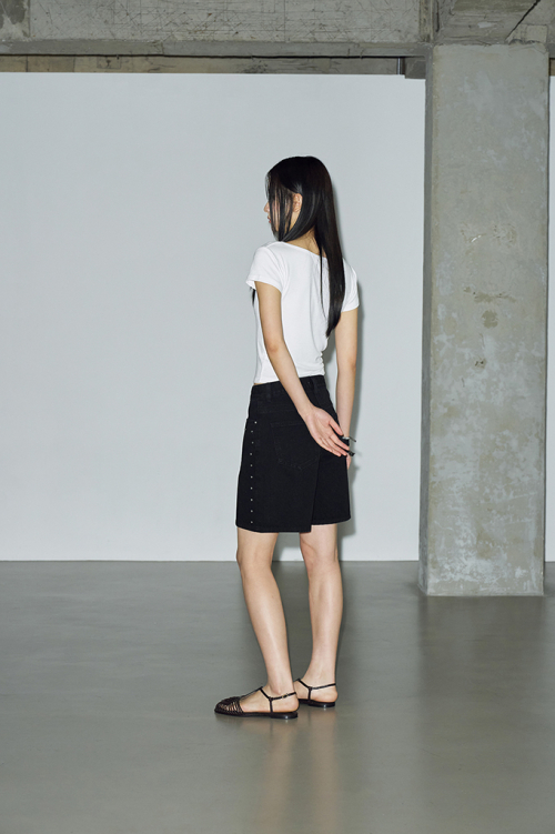 Stud Bermuda Shorts [Black]