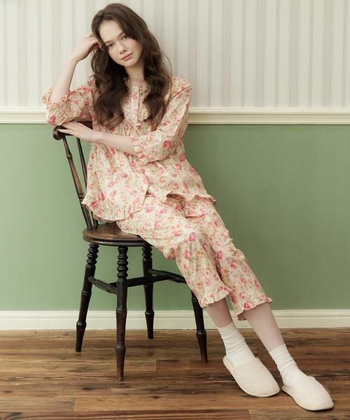 Royal Rose Women Three-Quarter-Sleeved Pajamas Set