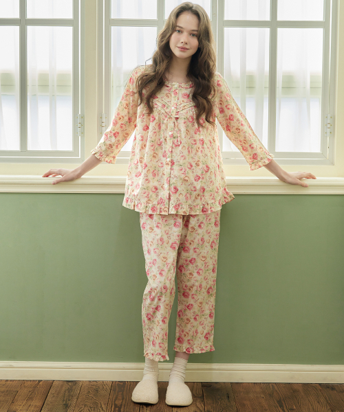 Royal Rose Women Three-Quarter-Sleeved Pajamas Set