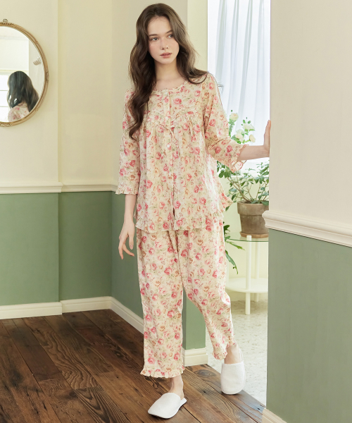 Royal Rose Women Three-Quarter-Sleeved Pajamas Set