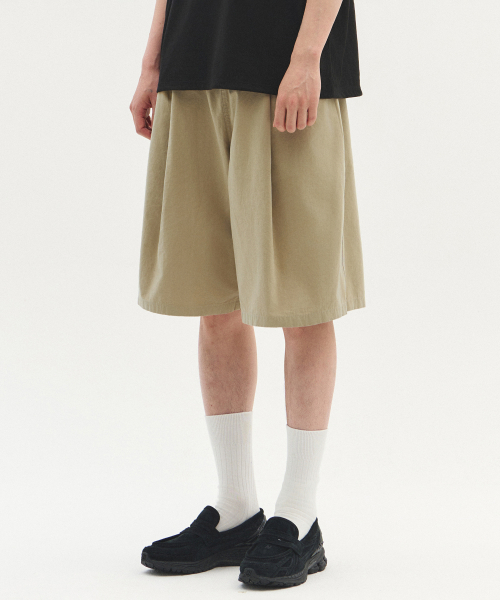 Deep One Tuck Cotton Washed Banding Shorts
