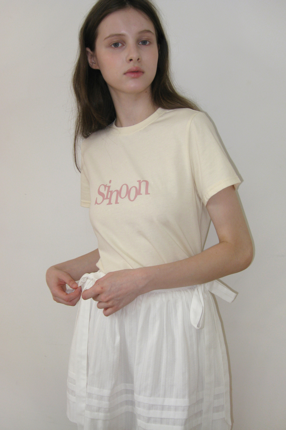 MUSINSA公式 | SINOON Sinoon Signature Logo T-Shirts (Cream)