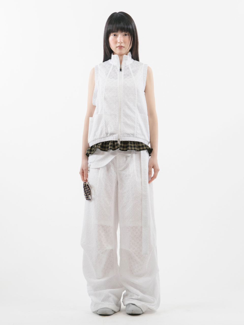 뚜오미오(TUOMIO) EYELET BELT BAG PANTS [WHITE] - 사이즈