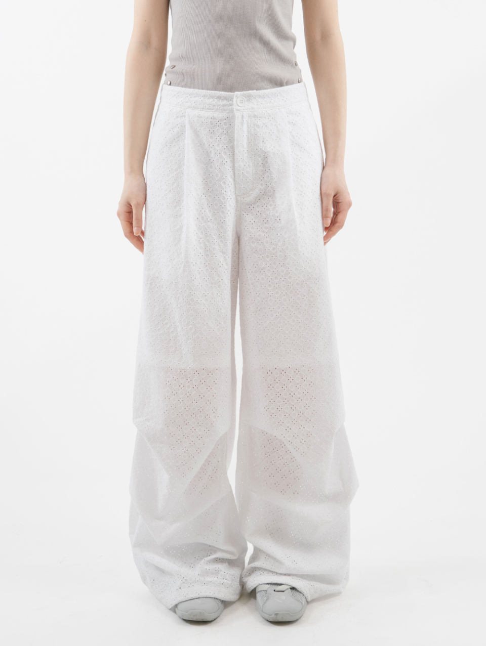 뚜오미오(TUOMIO) EYELET BELT BAG PANTS [WHITE] - 사이즈