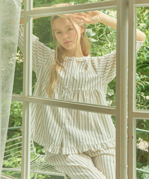 Leaf ST Women Three-Quarter-Sleeved Pajamas Set