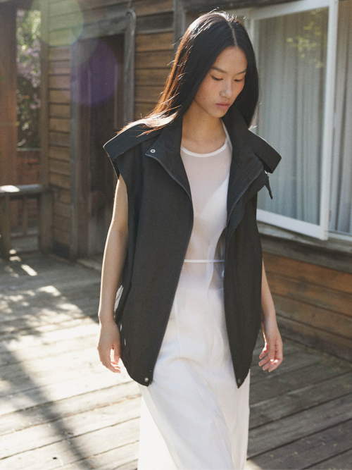 HIGH NECKED OVERSIZED VEST BLACK