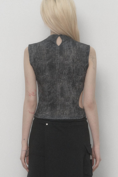 Graphic Side-hole Neck Slit Tank Top (Black)