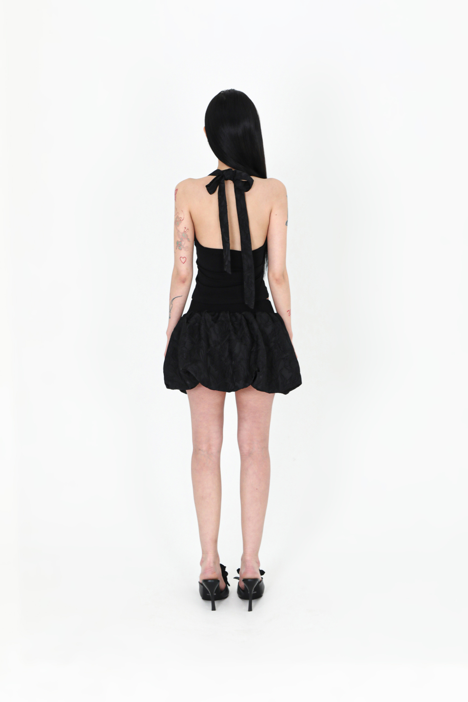 MUSINSA公式 | DARLING, YOU'RE BAD BLACK FLOWER HALTER TOP