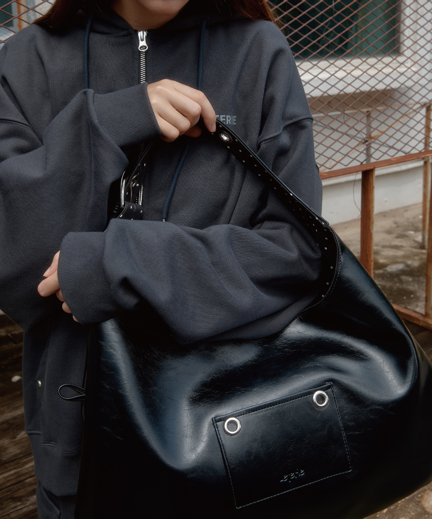 BUCKLE REVERSIBLE SHOULDER BAG_4COLOR