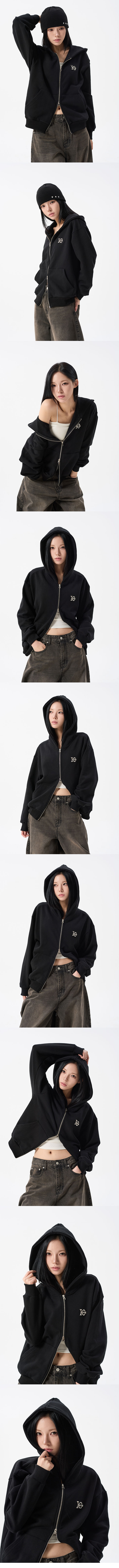 여성 모델 블랙 후드 집업 착용 전신컷