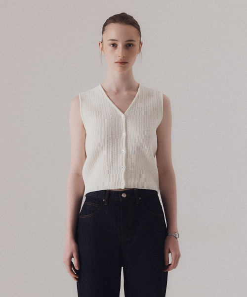 Henri textured knit vest (IVORY)