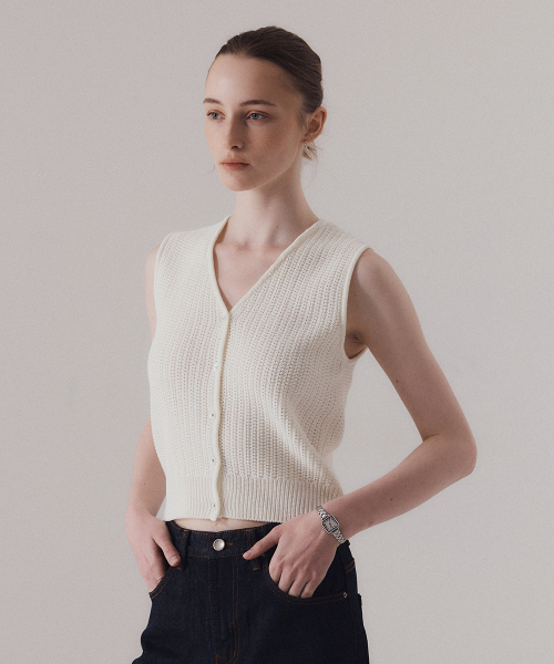 Henri textured knit vest (IVORY)