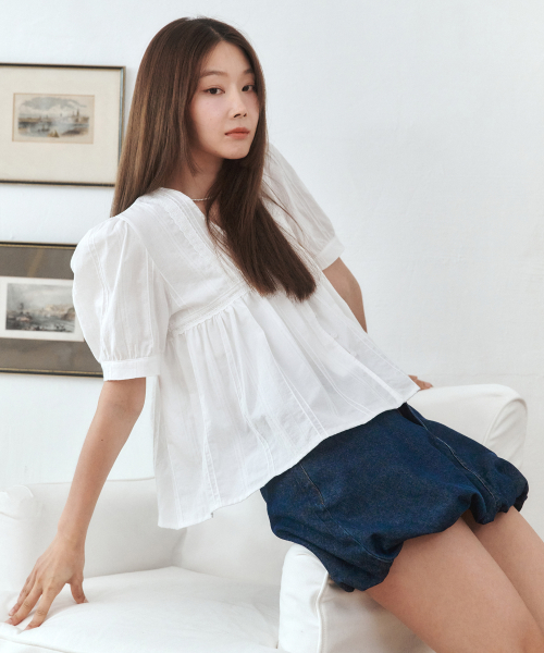 Lace V frill blouse White