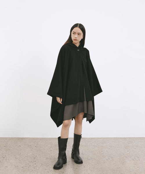 Накидка SQUARE CUTTING MERINO WOOL CAPE BLACK из шерсти с капюшоном