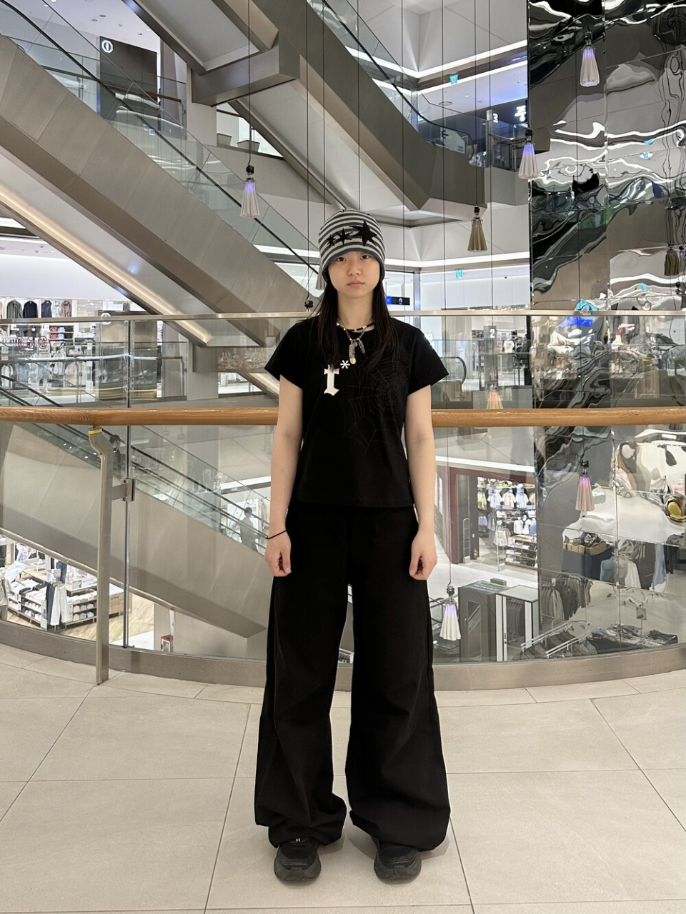 W SPIDER WEB TEE IN BLACK 1