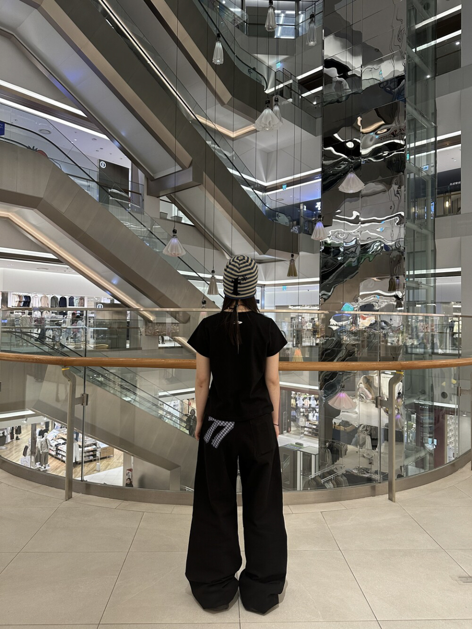 W SPIDER WEB TEE IN BLACK 2