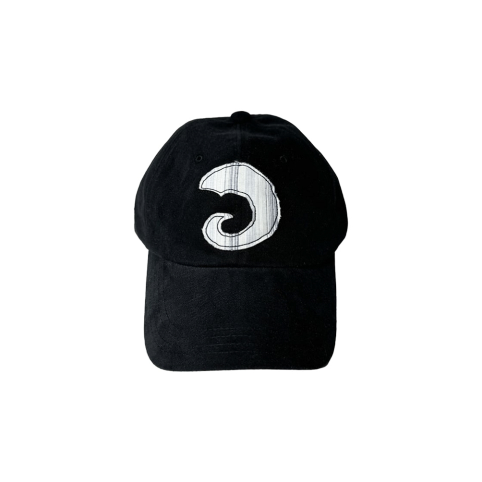 HORN APPLIQUE BALL CAP IN BLACK FRONT