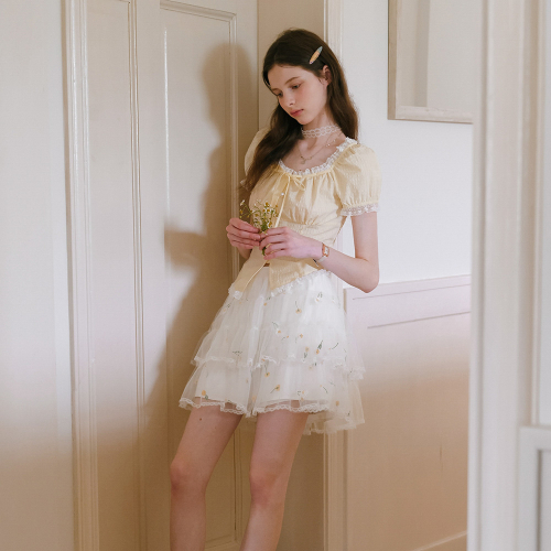 Cest_Pearl button lace blouse