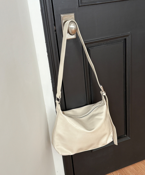 cross hobo bag_ vory