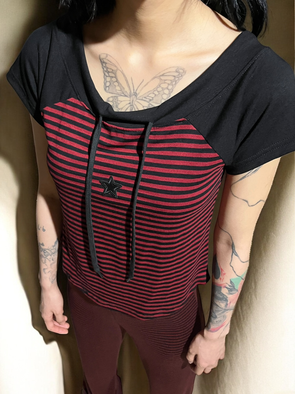 ★BORN SLIPPY★ Mono Star OffShoulder Stripe TShirt Black MUSINSA | BORN SLIPPY Mono Star Off-Shoulder Stripe T-Shirt