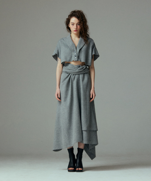 Sleeveless crop coat