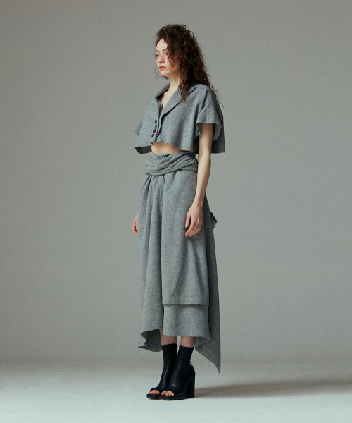 Sleeveless crop coat