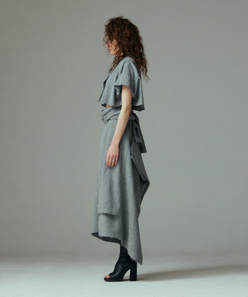 Sleeveless crop coat