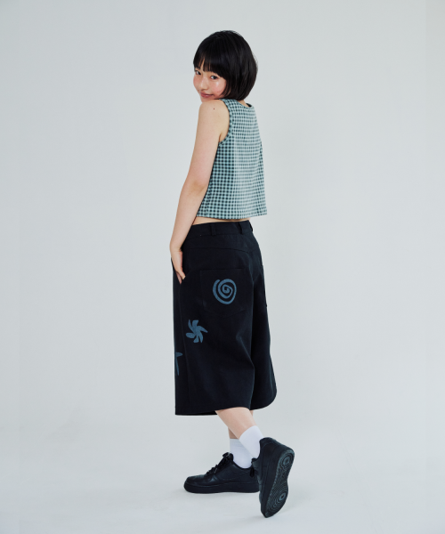 бермуды с рисунком PANTS