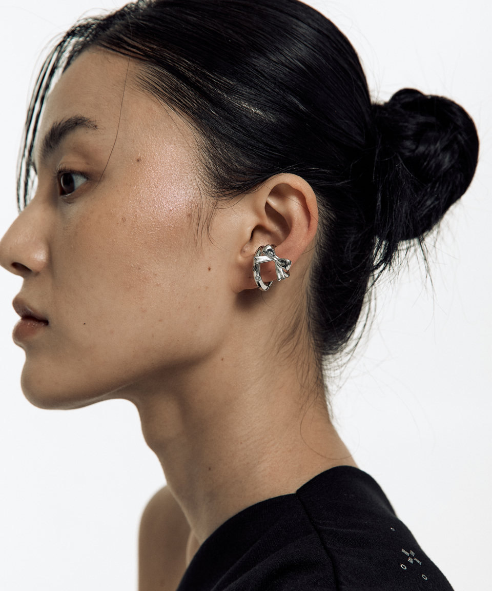 MUSINSA | KASHIKO Cubic Big Ribbon Ear Cuff