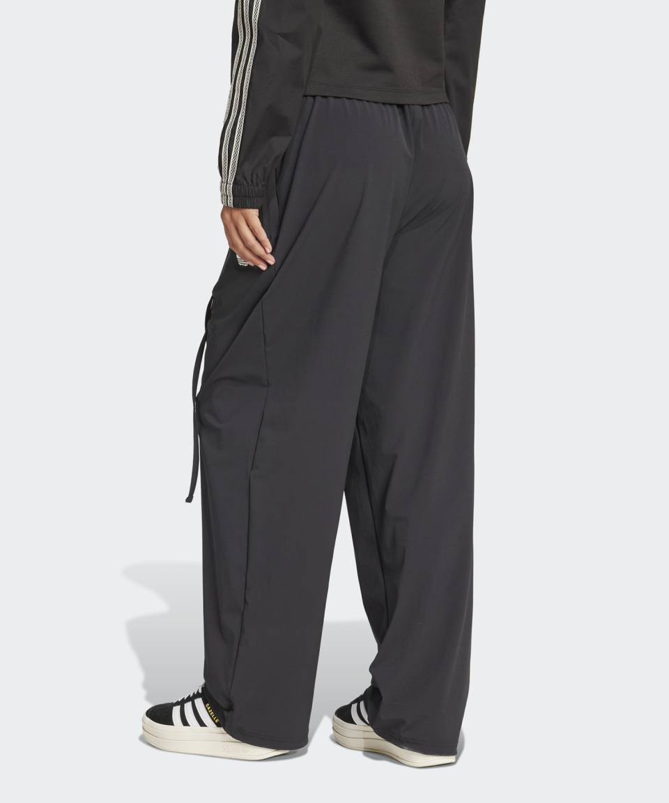 Qoo10] adidas アディダスリボンパラシュートパンツ-ブラ