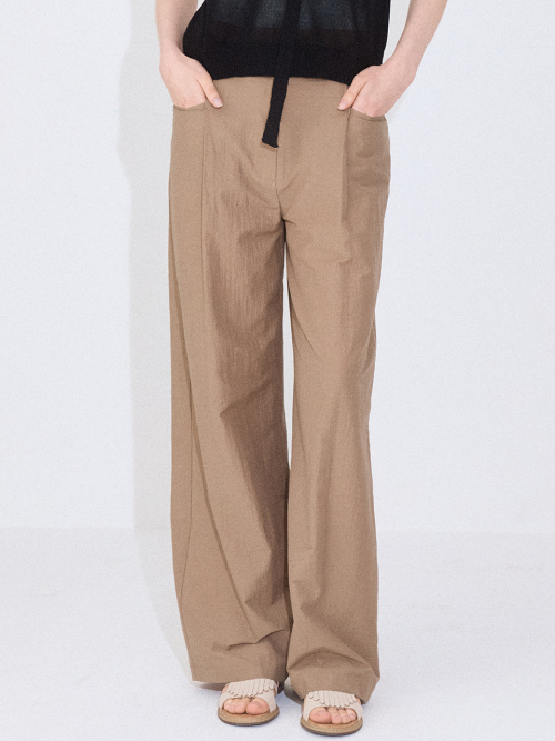 AIRY TUCK WIDE PANTS [KHAKI BROWN]