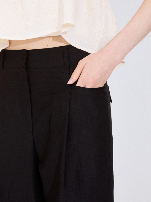 AIRY TUCK WIDE PANTS [BLACK]