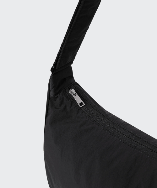 CRINKLE SQUARE MINI HOBO CROSS BAG [BLACK]
