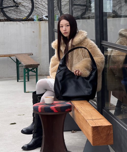 Сумка-хобо Flow Hobo Bag (Black)