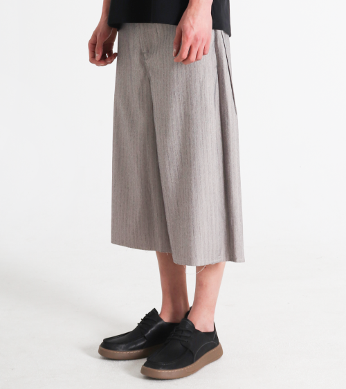 Бермуды костюмные со срезанным краем (Light Grey)