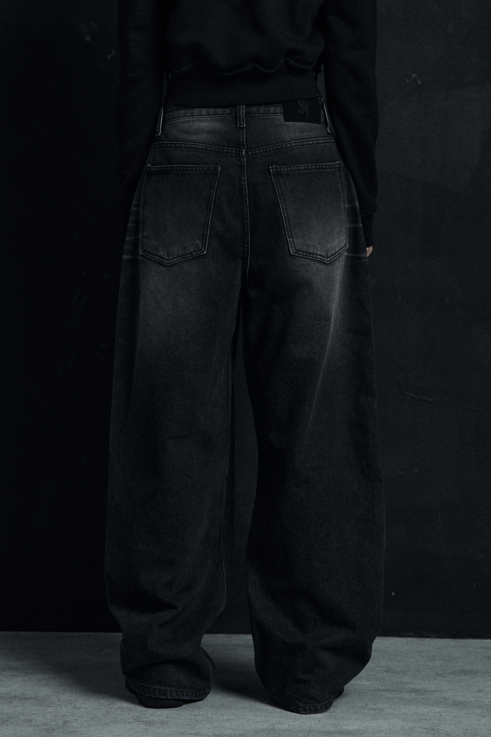 시너진(SYNERJYN) OVERSIZED CAT WASHING DENIM PANTS BLACK - 사이즈