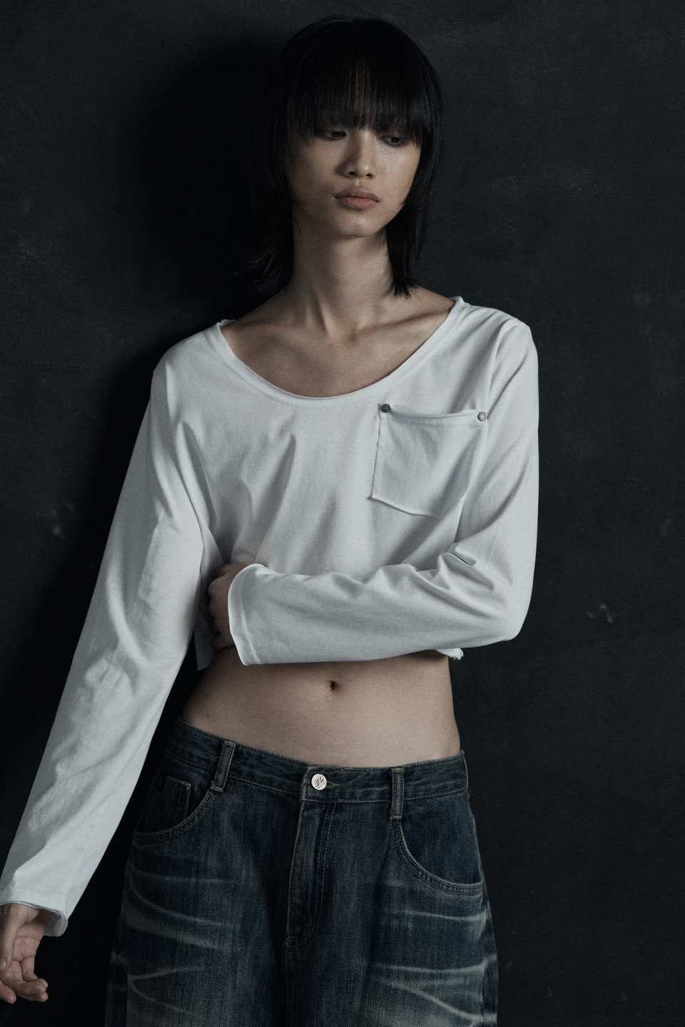 MUSINSA公式 | SYNERJYN RIVET POCKET CROP LONG SLEEVE WHITE