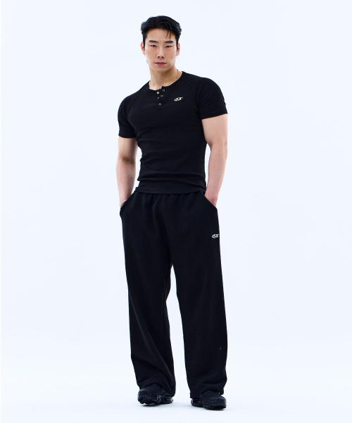 Футболка хенли Muscle Fit с металлическим лого (BLACK)