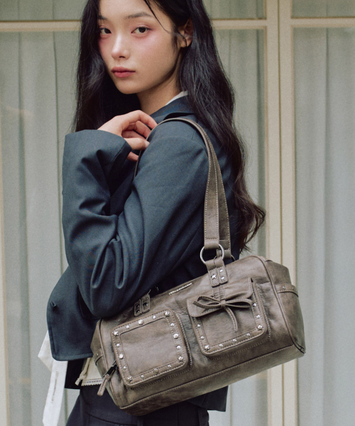 Stud Washed Leather Shoulder Bag [BROWN]