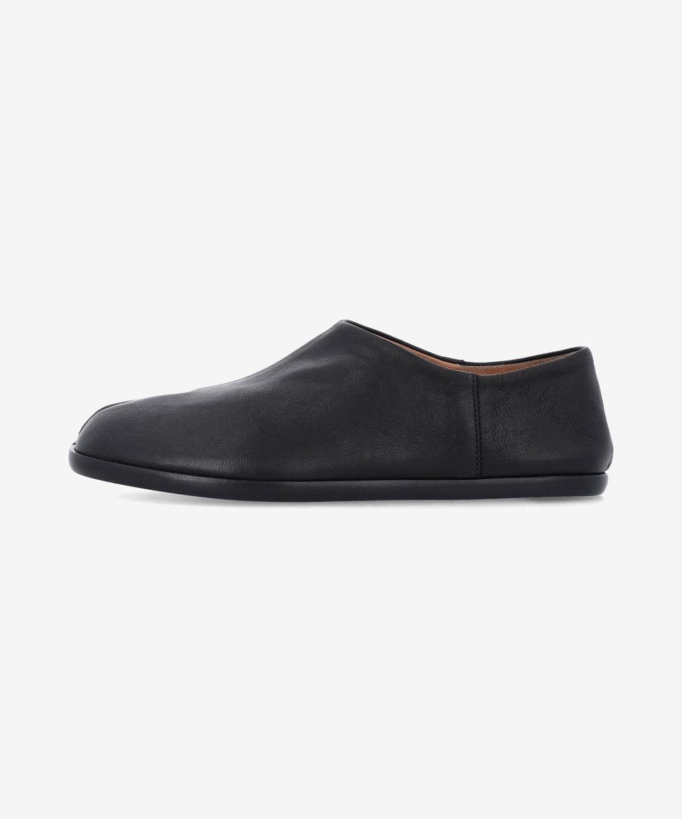 메종 마르지엘라(MAISON MARGIELA) 타비 슬립온 로퍼 - 블랙