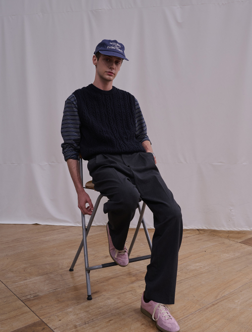 Классический трикотажный жилет MAN с круглым вырезом Dark Navy / SBE3M06004