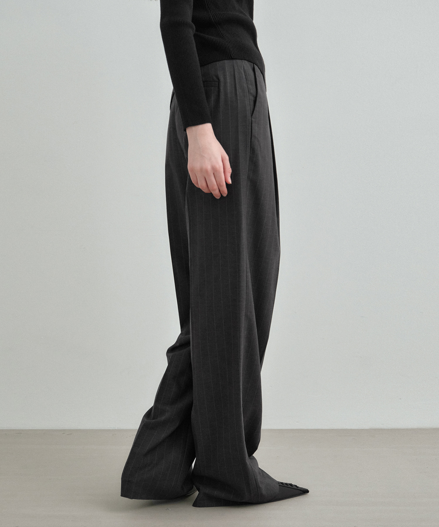 Широкие брюки в полоску с ремнем Charcoal MDPT025STCHARCOAL