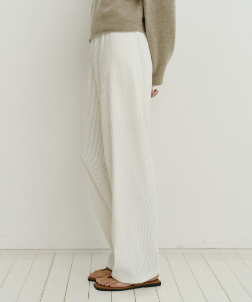 Vertical banding pants
