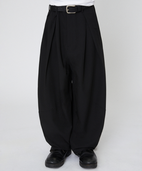 ONE TUCK SLACKS [BLACK]