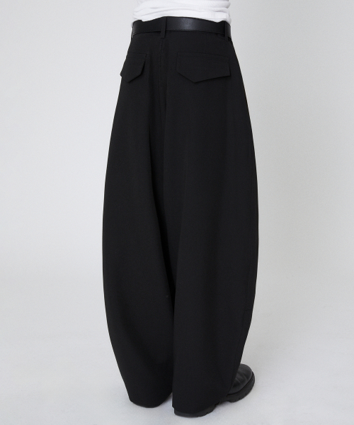 ONE TUCK SLACKS [BLACK]