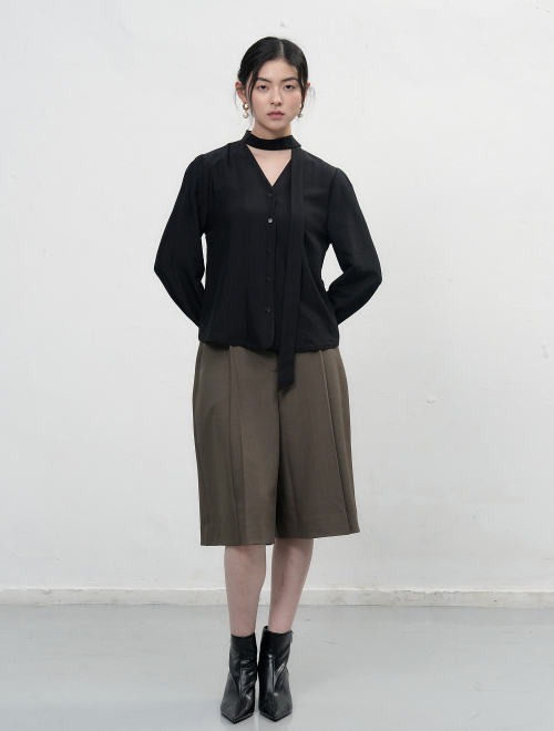 woman v-neck tie blouse [black]