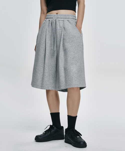 Essential One Tuck Wide Bermuda Sweat Shorts [Gray]