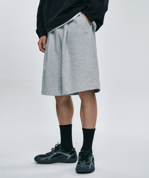 Essential One Tuck Wide Bermuda Sweat Shorts [Gray]