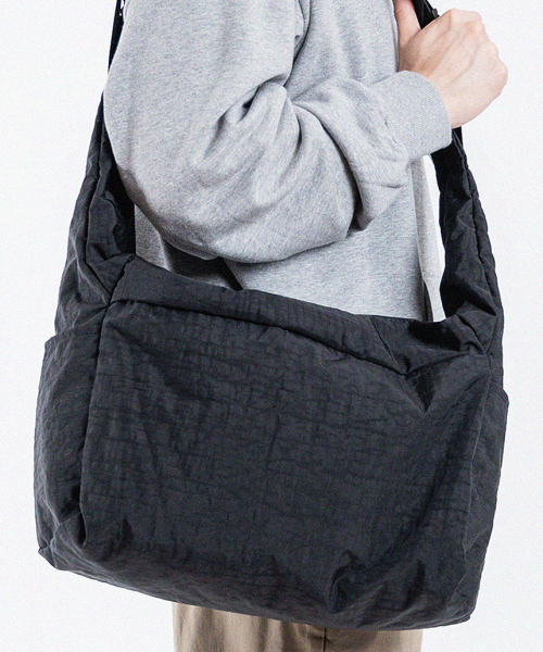 COME IN MESSENGER BAG / BLACK