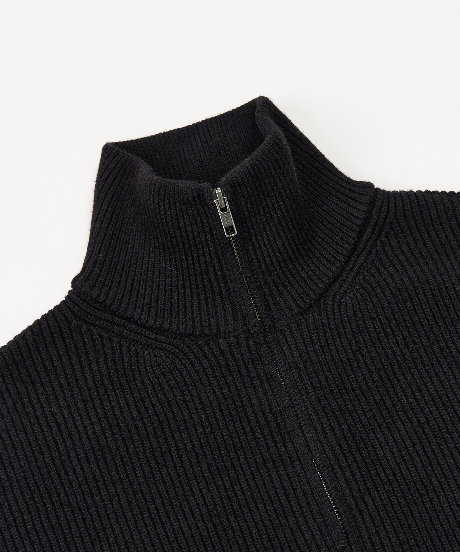 MINIMAL HIGH NECK KNIT ZIP-UP (BLACK)